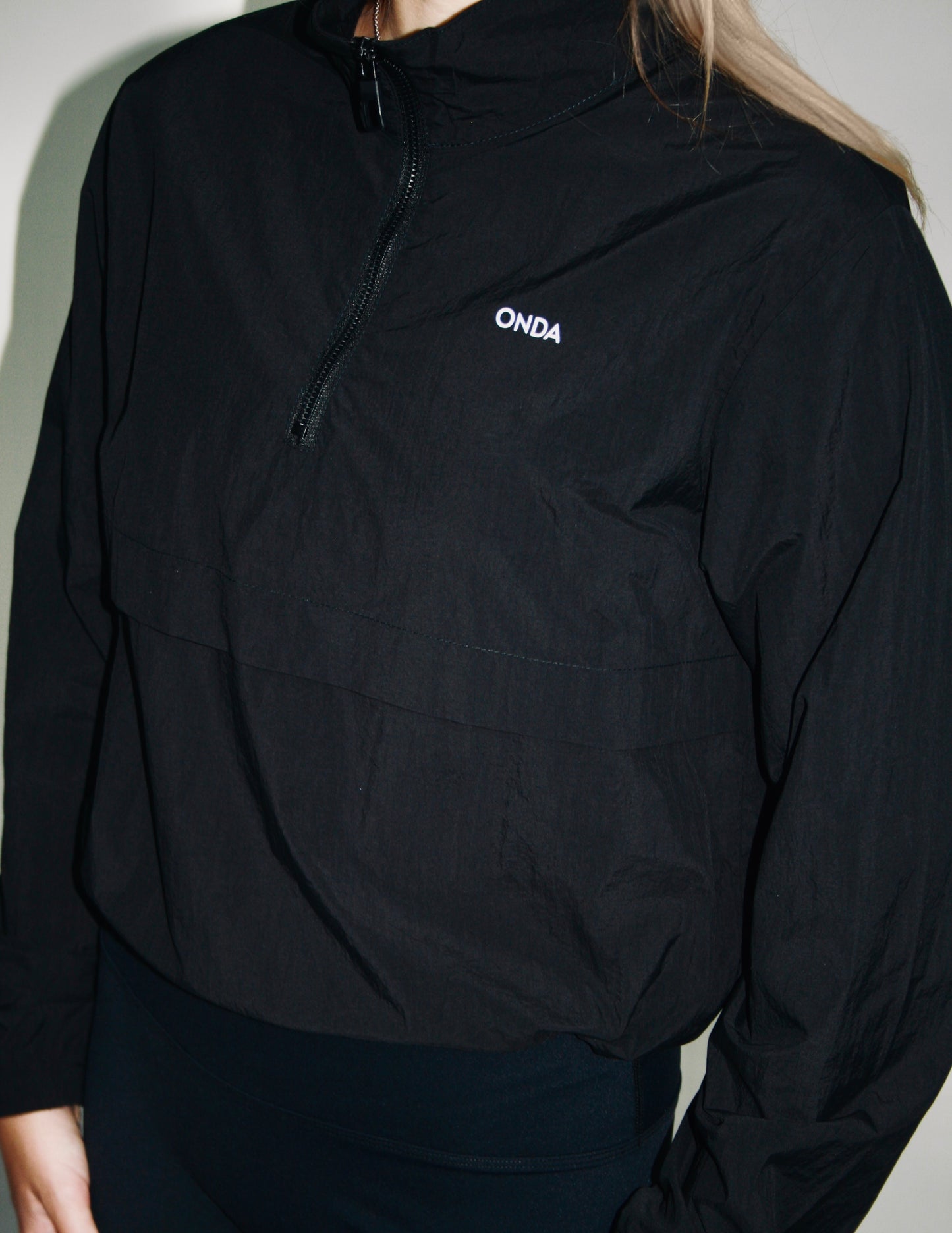 Black Onda Lightweight jacket